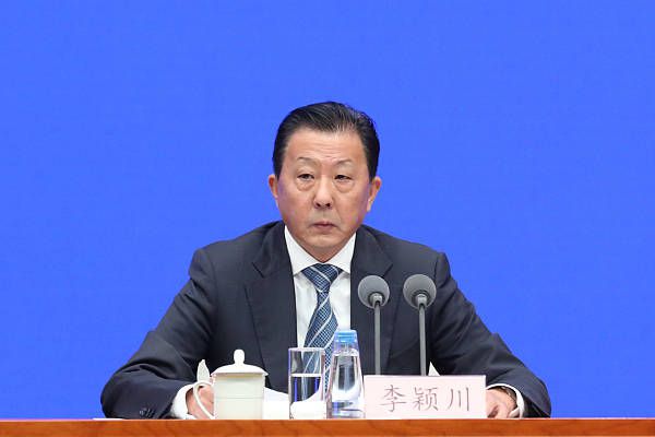 2023-24赛季欧冠16强（小组第一在前）：A组：拜仁慕尼黑、哥本哈根B组：阿森纳、埃因霍温C组：皇家马德里、那不勒斯D组：皇家社会、国际米兰E组：马德里竞技、拉齐奥F组：多特蒙德、巴黎圣日耳曼G组：曼城、莱比锡H组：巴塞罗那、波尔图参加欧联附加赛队伍：A组：加拉塔萨雷B组：朗斯C组：布拉加D组：本菲卡E组：费耶诺德F组：AC米兰G组：年轻人H组：顿涅茨克矿工垫底出局的队伍：A组：曼联B组：塞维利亚C组：柏林联合D组：萨尔茨堡红牛E组：凯尔特人F组：纽卡斯尔联G组：贝尔格莱德红星H组：安特卫普欧冠淘汰赛抽签时间&赛程↓16强抽签：12月18日19点1/8决赛：2月13/14日、20/21日；3月5/6日、12/13日1/4决赛&半决赛抽签：3月15日1/4决赛：4月9/10日、16/17日半决赛：4月30日/5月1日、5月7/8日决赛：6月1日（伦敦，温布利球场）参与欧冠1/8决赛抽签的球队分为种子球队（各组头名）和非种子球队（各组第二），种子球队将与非种子球队相遇；此外，抽签遵循同联赛、同小组规避的原则，进入1/4决赛后该规定不再生效。